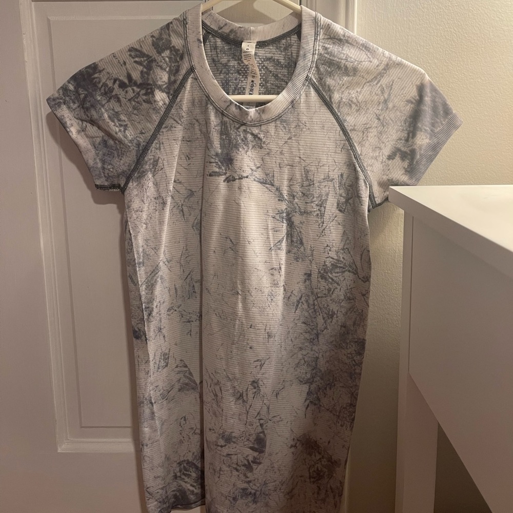 Lululemon Swiftly Tech, Size 4 - image 1